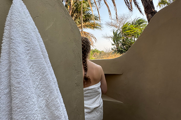 Busanga-Interior-Shower